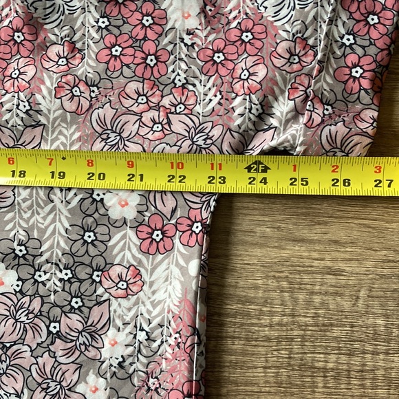 Collared shirt, Floral, Button down, size Large - Picture 9 of 10